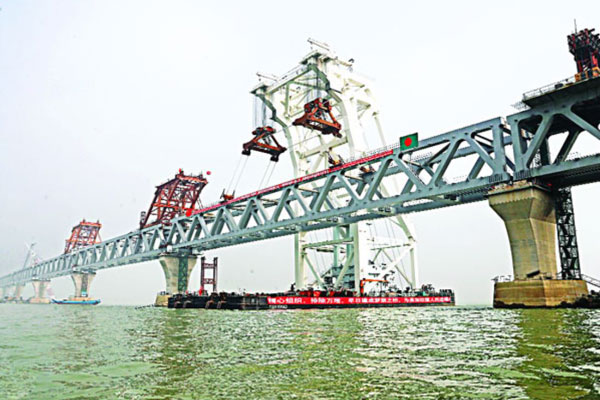 পদ্মা সেতুর শেষ স্প্যানে যা লেখা ছিল