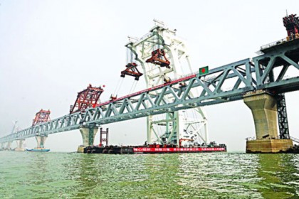 পদ্মা সেতুর শেষ স্প্যানে যা লেখা ছিল