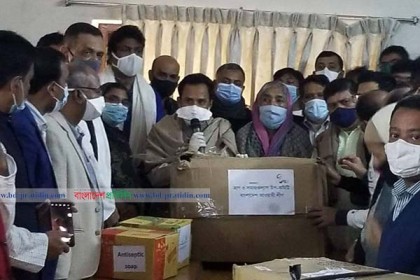 আওয়ামী লীগের ত্রাণ কমিটির উদ্যোগে করোনা প্রতিরোধ সামগ্রী বিতরণ

