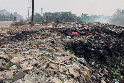 ব্রাহ্মণবাড়িয়ায় মহাসড়কের পাশে ময়লার ভাগাড়