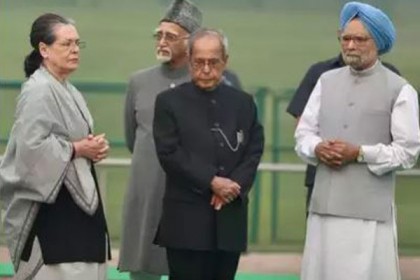 ২০১৪ সালে পরাজয়ের জন্য সোনিয়া-মনমোহন দায়ী: লিখে গেছেন প্রণব‌
