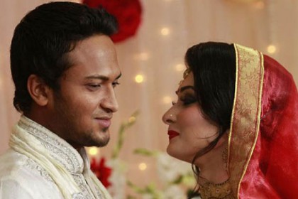 দাম্পত্য জীবনের আট বছরে সাকিব-শিশির 

