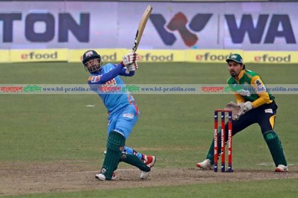 বড় ব্যবধানে হেরে বিদায়ের পথে রাজশাহী

