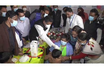 স্বাস্থ্য সহকারীদের ধর্মঘটেও বরিশালে শুরু হাম-রুবেলা টিকাদান