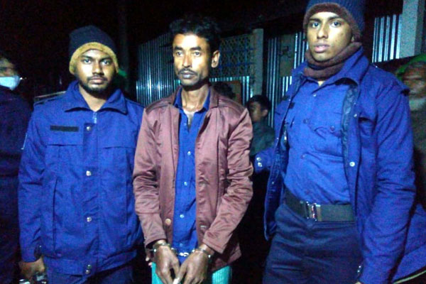 গাঁজাসহ কাঠমিস্ত্রি আটক, পুলিশ বলছে রহস্যজনক
