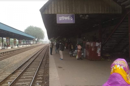 নাটোরে ট্রেনে কাটা পড়ে অজ্ঞাত ব্যক্তি নিহত