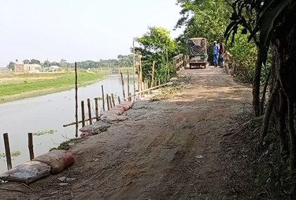 নবীনগরের উপজেলা নির্বাহী কর্মকর্তার উদ্যোগে ১০ গ্রামের মানুষের চলাচল স্বাভাবিক