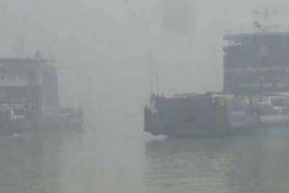ঘন কুয়াশায় বাংলাবাজার-শিমুলিয়ায় ফেরি চলাচল বন্ধ