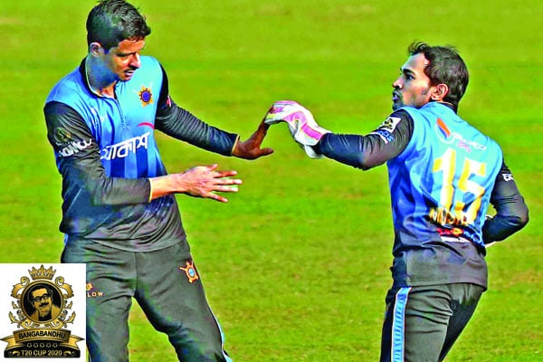 তামিমের বরিশালকে হারিয়ে ফাইনালের লড়াইয়ে মুশফিকের ঢাকা 