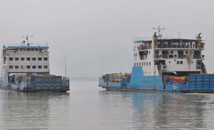 পাটুরিয়া-দৌলতদিয়া নৌরুটে ফেরি চলাচল শুরু 