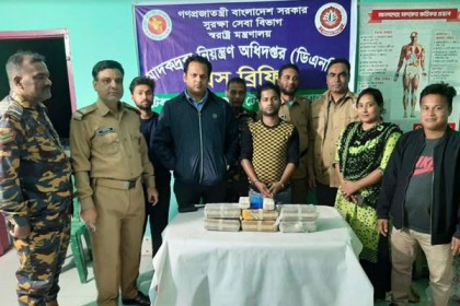 টেকনাফে পৃথক অভিযানে ৬৫ হাজার ইয়াবা উদ্ধার, আটক ১