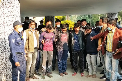 চুয়াডাঙ্গায় ব্যাংক ছিনতাইয়ের ঘটনায় আটক ৪