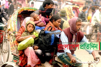 বগুড়ায় বেড়েছে শীত, শীতবস্ত্র কেনা-বেচায় হিড়িক