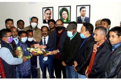 সাঁতারু  রাব্বীর পড়াশোনার 
দায়িত্ব নিলেন এমপি সিরাজ 