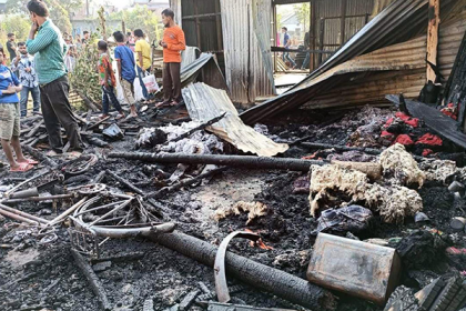 কুমিল্লায় তালাবদ্ধ করে কিশোরকে পুড়িয়ে মারার অভিযোগ

