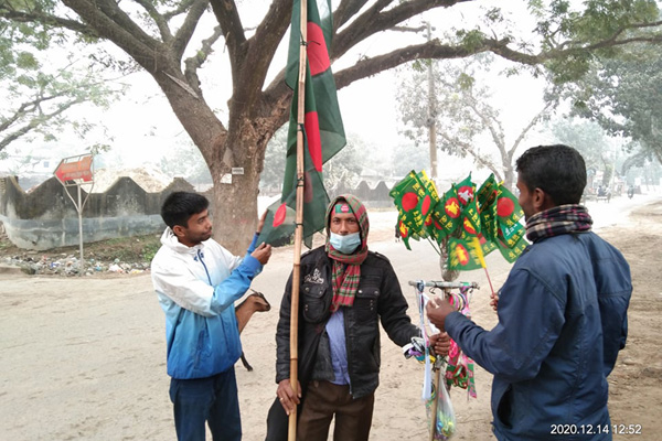 লাল-সবুজের ফেরিওয়ালা