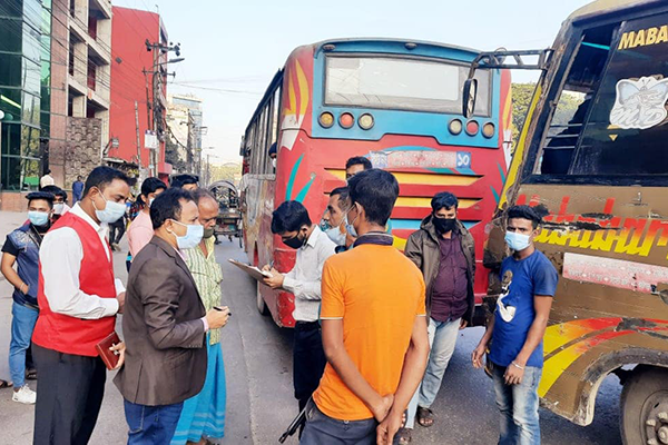 চট্টগ্রামে মাস্ক না পরায় ৪২ জনকে জরিমানা
