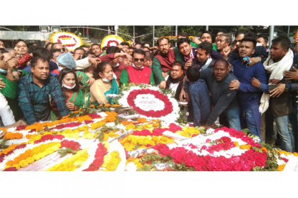 বিজয় দিবসে ঢাকা মহানগর দক্ষিণ স্বেচ্ছাসেবক লীগের শ্রদ্ধাঞ্জলি