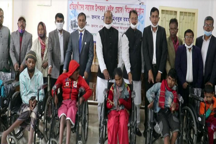 কলাপাড়ায় ৩৫ প্রতিবন্ধী পেল হুইল চেয়ার