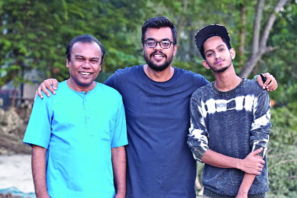 দৌড়াচ্ছে বান্নাহর ‘বদমাইশ পোলাপাইন’