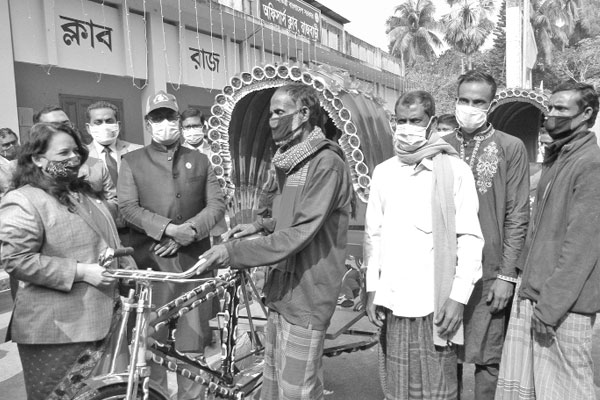 রিকশা পেয়ে খুশি ওরা