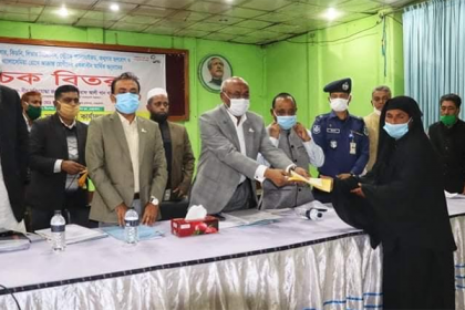 নেত্রকোনায় ৩৩৭ জন রোগীর মাঝে চেক বিতরণ