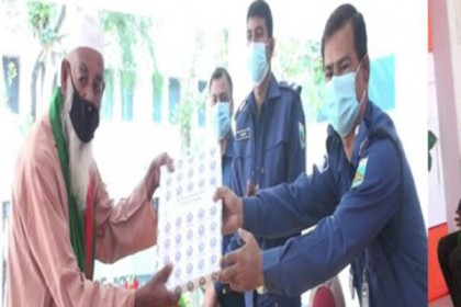 বিজয় দিবস উপলক্ষে নাটোরে অবসরপ্রাপ্ত পুলিশ মুক্তিযোদ্ধাদের পুলিশের সংবর্ধনা 
