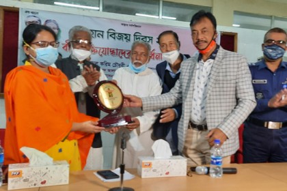 নোয়াখালীতে মুক্তিযোদ্ধাদের সংবর্ধনা ও ক্রেস্ট বিতরণ