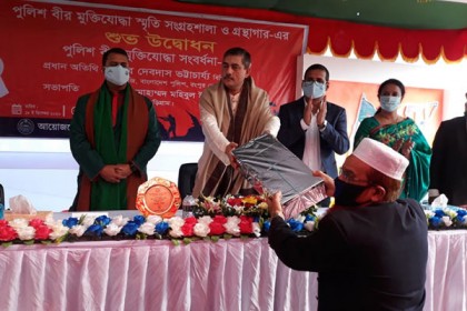 কুড়িগ্রামে পুলিশ মুক্তিযোদ্ধাদের সংবর্ধনা
