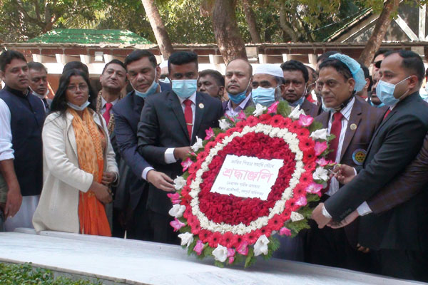 বঙ্গবন্ধুর সমাধিতে গণপূর্ত বিভাগের নবনিযুক্ত প্রধান প্রকৌশলীর শ্রদ্ধা
