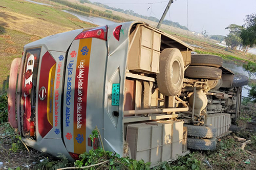গোপালগঞ্জে বাসচাপায় মোটরসাইকেল আরোহী নিহত, ১৫ বাসযাত্রী আহত 