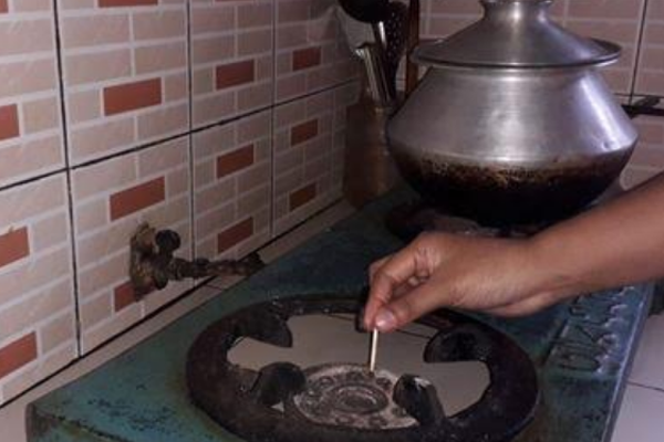 চাঁদপুরে আবাসিক এলাকায় গ্যাসের তীব্র সংকট