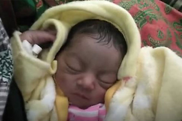শরীয়তপুরে রাস্তার পাশ থেকে নবজাতক উদ্ধার