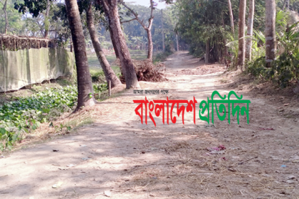 সীমান্তবর্তী রাস্তা পাকাকরণ নিয়ে রশি টানাটানি