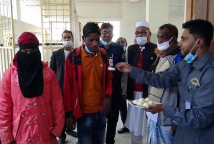 আদালত চত্বরে ধর্ষণ মামলার আসামির সঙ্গে তরুণীর বিয়ে