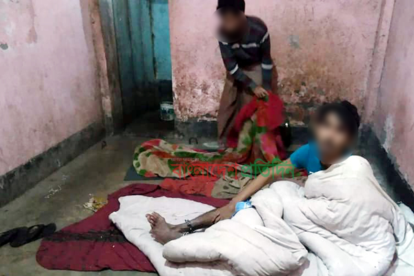 পুকুরে চুবিয়ে মানসিক রোগীদের চিকিৎসা!