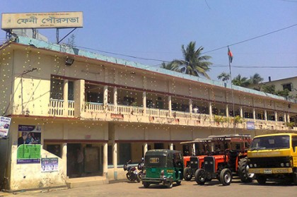 ফেনী পৌরসভার জন্ম ও মৃত্যু নিবন্ধন সার্ভার তিন সপ্তাহ বন্ধ, জনভোগান্তি চরমে