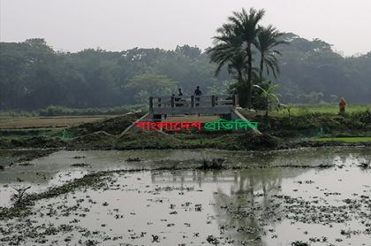 ঝিনাইদহে ব্রিজ আছে রাস্তা নেই 