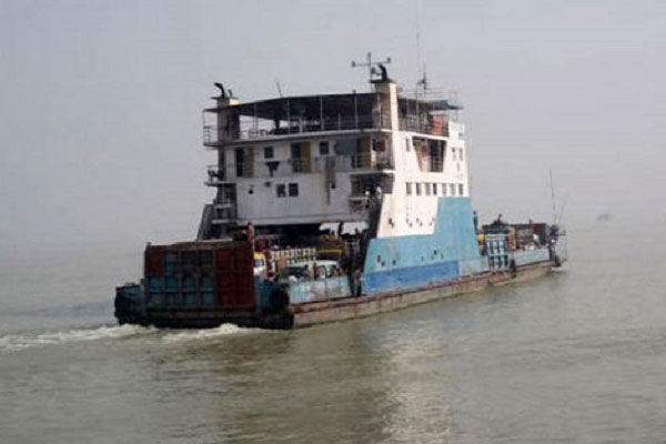 বাংলাবাজার-শিমুলিয়া রুটে ৩ ঘণ্টা পর ফেরি চলাচল স্বাভাবিক