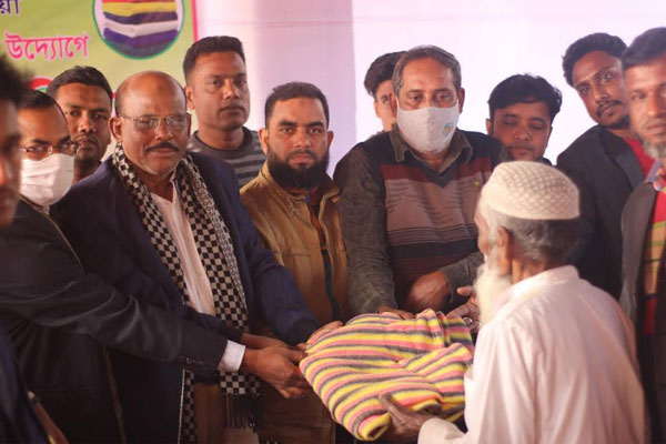 রাজবাড়ীতে হতদরিদ্রদের মাঝে শীতবস্ত্র বিতরণ