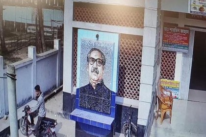 বালিয়াকান্দিতে বঙ্গবন্ধুর ম্যুরাল পরিদর্শন করল উপজেলা প্রশাসন