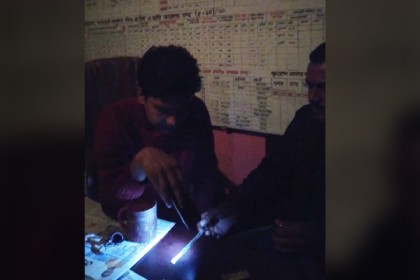 স্কুলের অফিস কক্ষে নৈশ প্রহরীর মাদক ও জুয়ার আড্ডা 