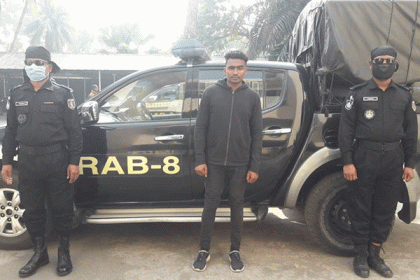 তরুণীর অশ্লীল ছবি ফেসবুকে ছড়িয়ে দেওয়ায় তরুণ আটক 
