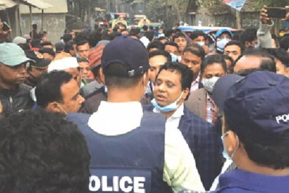 ব্রাহ্মণপাড়ায় পুলিশের বাধায় স্বেচ্ছাসেবক দলের কর্মীসভা পণ্ড