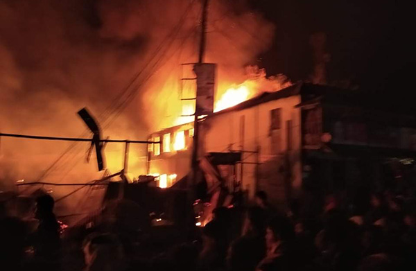 ভোলার জংশন বাজারে অগুন লেগে ২৫ দোকান পুড়ে ছাই 