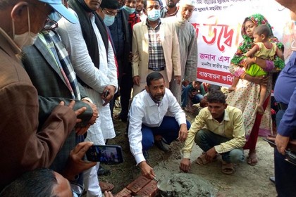 গলাচিপায় গৃহহীনদের ঘর নির্মাণ কাজের উদ্বোধন 
