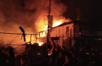 ভোলার জংশন বাজারে অগুন লেগে ২৫ দোকান পুড়ে ছাই 