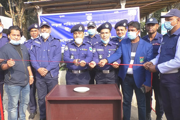 ই-ট্রাফিক যুগে প্রবেশ করলো কুষ্টিয়া পুলিশ