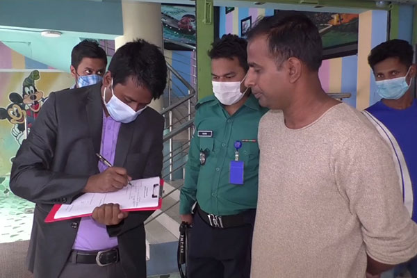 বরিশালে মাস্ক না পরায় জরিমানা