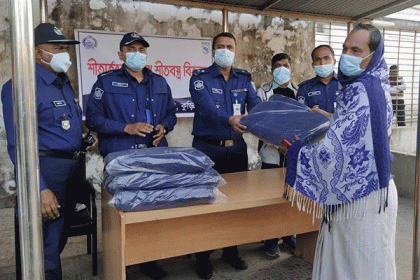 কুড়িগ্রামে হিজরা সম্প্রদায়ের মাঝে কম্বল বিতরণ 